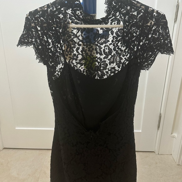 Gorgeous evening cocktail dress with knockout details - Picture 3 of 4